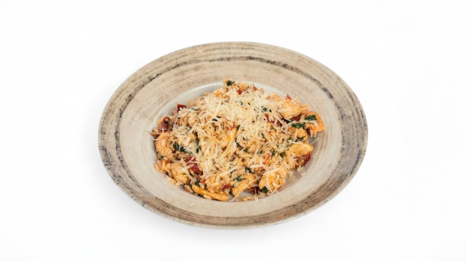 Risotto me Pulë, Spinaq dhe Domate të Thara